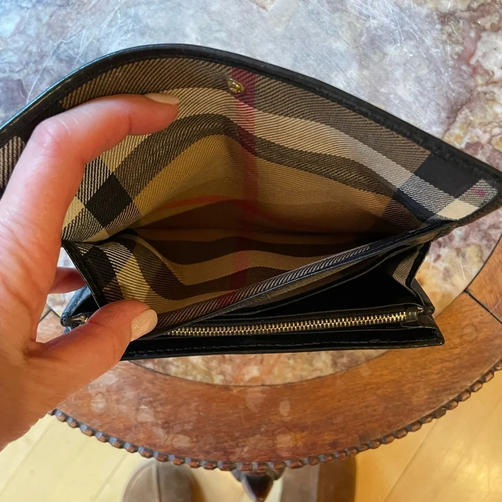 Burberry Wallet - Picture 4 of 11